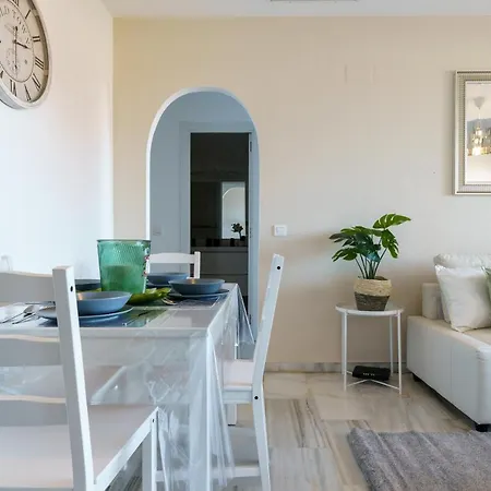 Apartment Chic Beachfront Flat With Amazing Sea Views And Private Indoor Parking *