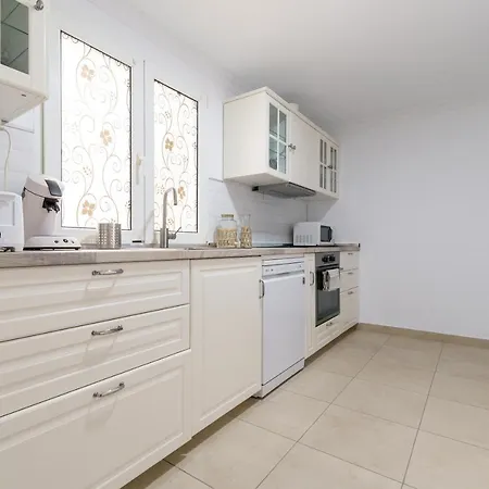 Chic Beachfront Flat With Amazing Sea Views And Private Indoor Parking Apartment *