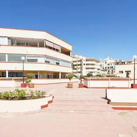 Appartement Chic Beachfront Flat With Amazing Sea Views And Private Indoor Parking *