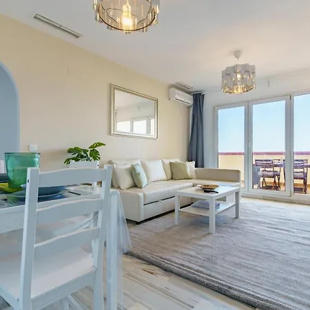 Chic Beachfront Flat With Amazing Sea Views And Private Indoor Parking Appartement *